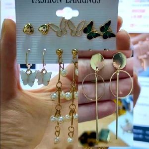 Acrylic pearls earrings